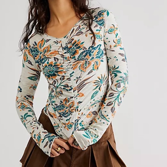 Free people dreamed of you tee size L long sleeve ruched front - Picture 3 of 8